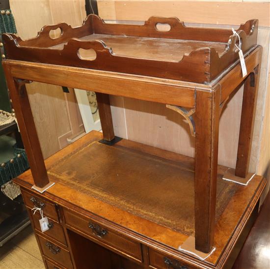 A Georgian style mahogany butlers tray on table stand W.73cm